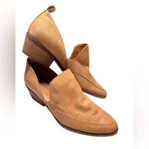 Lucky Brand Mahzan Flat in Cognac